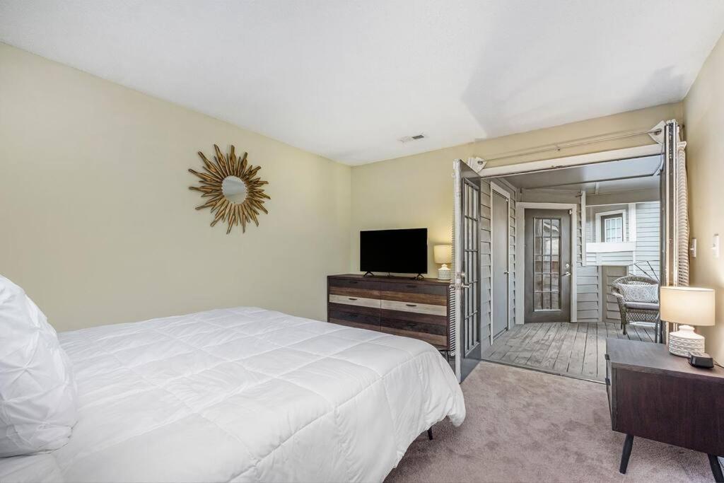 Charming Apartment With Wi-Fi Charlotte Exterior photo