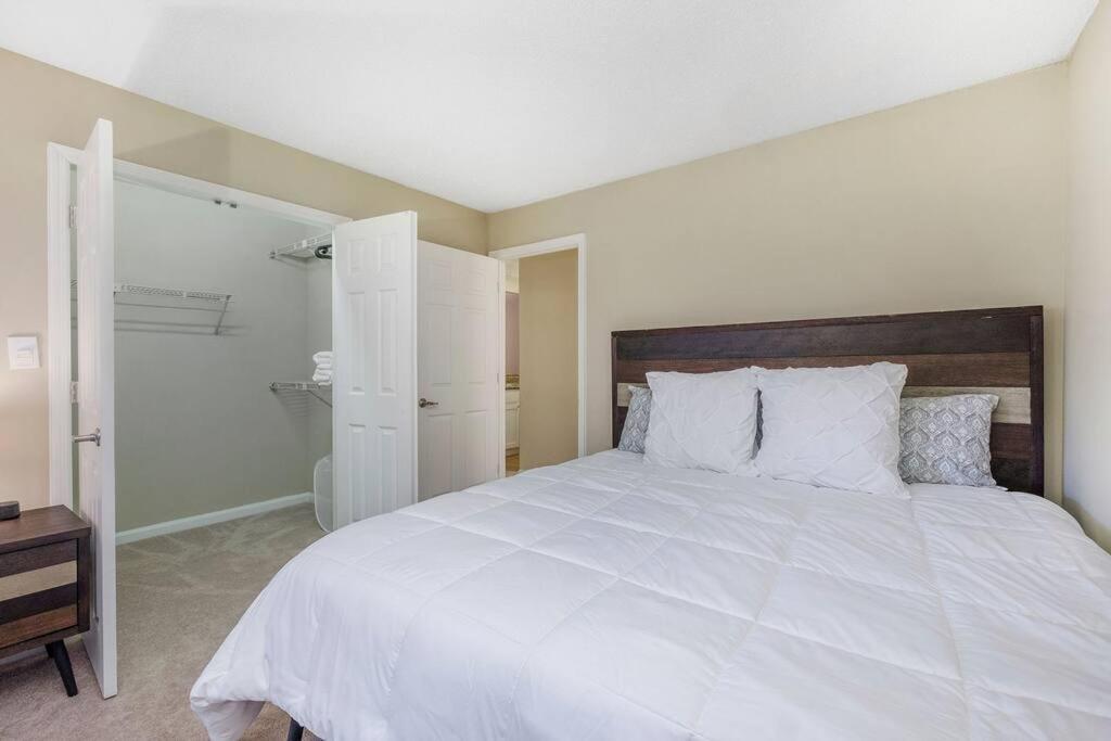 Charming Apartment With Wi-Fi Charlotte Exterior photo
